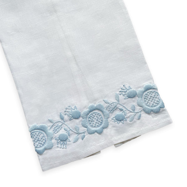 https://hautehome.net/cdn/shop/products/clair-tip-towel-blue_600x600.jpg?v=1672851242